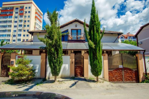Guest House on Kabardinskoy 1